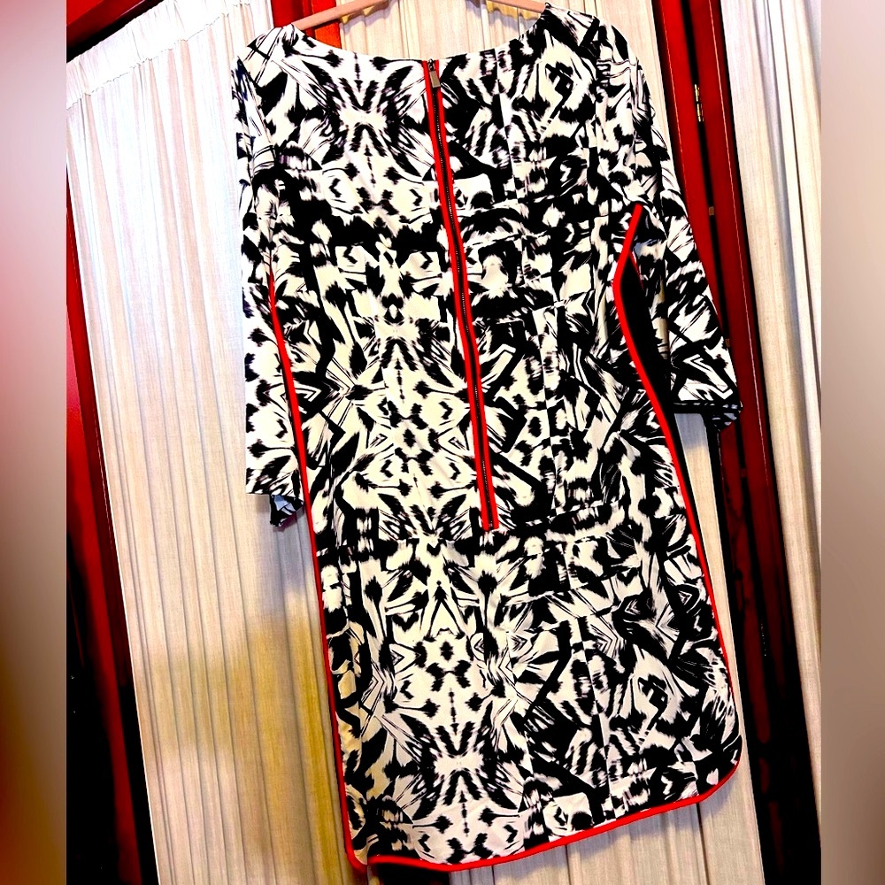 NWT VINCE CAMUTO | black/white dress with red accents.